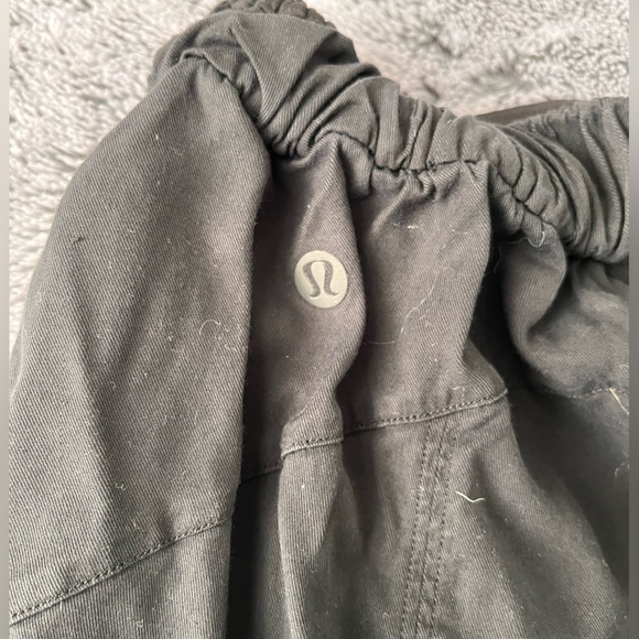 Lululemon light cargo pants (Cropped) sz 2 - Picture 3 of 4